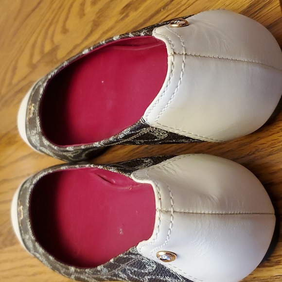 Coach Flats - Picture 4 of 4